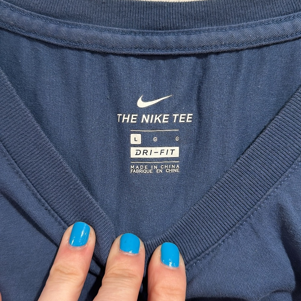 Nike Tee - Picture 3 of 6